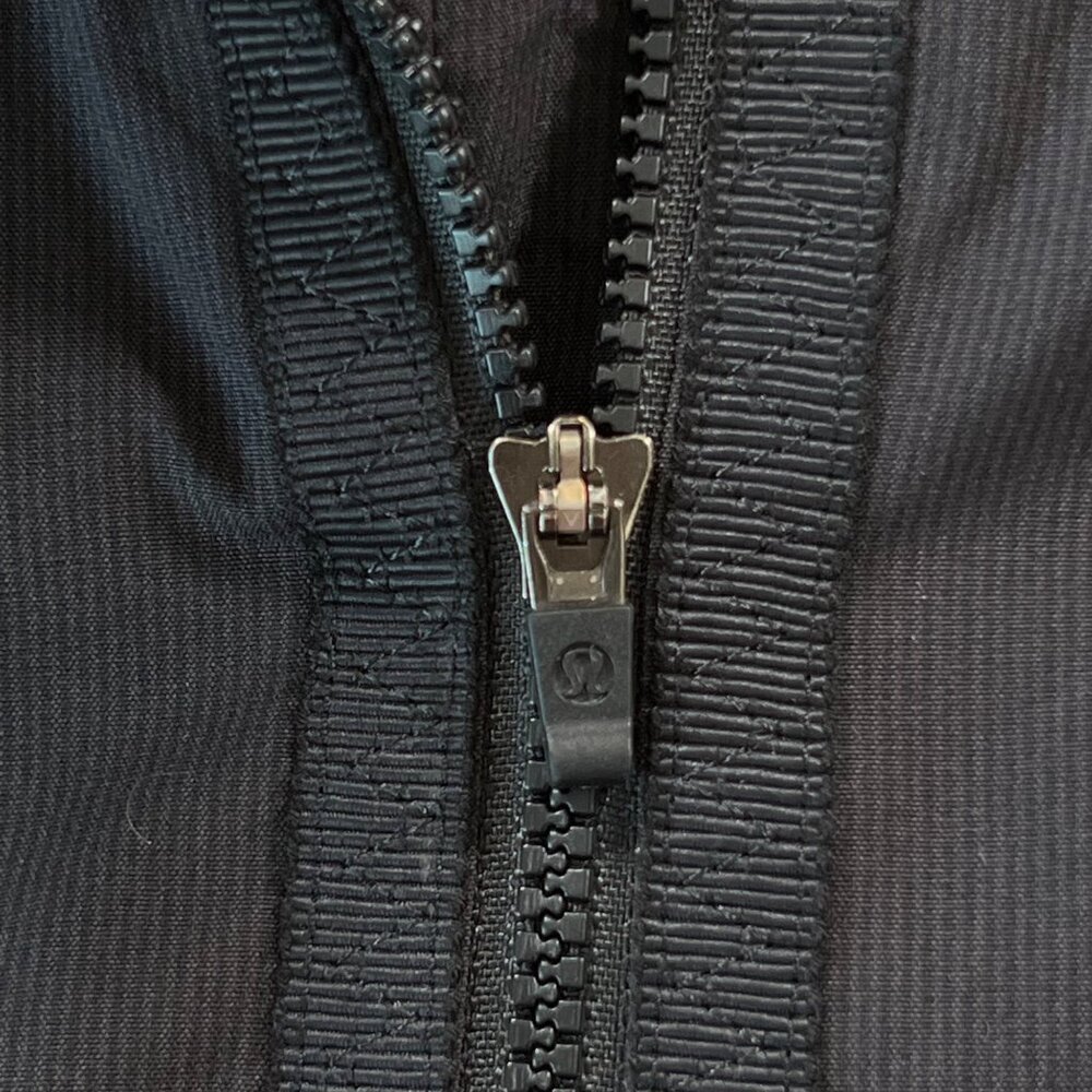 Lululemon Run: Bandit Jacket Reflective Black Siz… - image 8